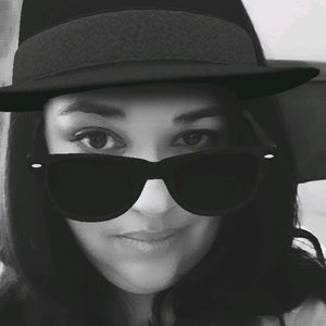 Meet your Posher, Dania